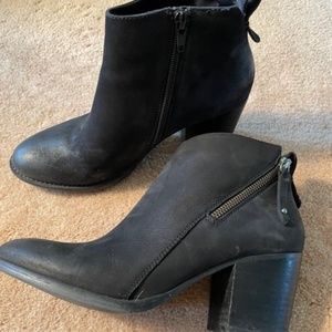 Blondo Waterproof Booties Black Leather/Suede